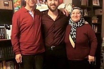 Semih Öztürk'ün sevgilisi ile anne ve babasına bakın!
