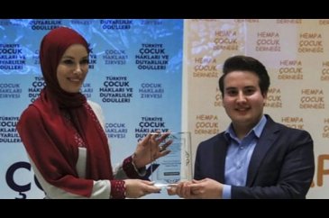 Gamze Özçelik tesettüre girdi
