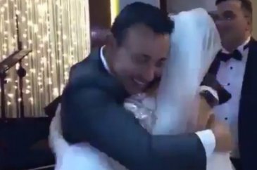 Mustafa Sandal'dan hayranına büyük jest
