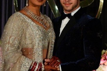 Priyanka Chopra'nın 22 metre duvaklı gelinliği