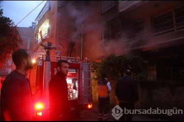 Adana'da yangında mahsur kalan 4 kişiyi itfaiye ekipleri kurtardı