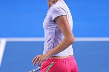 Tenis güzelleri büyülüyor