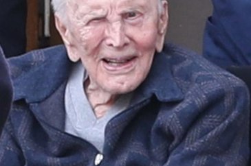 Kirk Douglas'a 102'nci doğum günü partisi