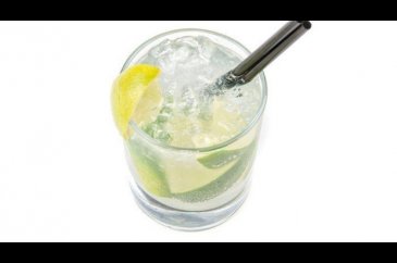 Her gün 1 bardak limonlu su ve 11 faydası!
