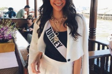 Demet Akalın, Miss Universe'de yarışacak olan Türkiye güzeline dest...