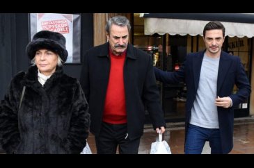 Ahmet Kural ailesiyle hasret giderdi!
