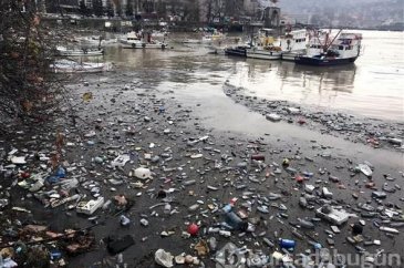 Zonguldak Limanı çöple doldu
