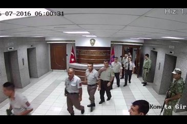 Görüntüleri ortaya çıktı... Rehineleri 'canlı kalkan' yapmışlar
