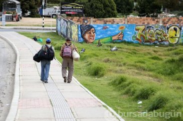 Yüzlerce kilometreyi günlerce yürüyen Venezuelalılar...
