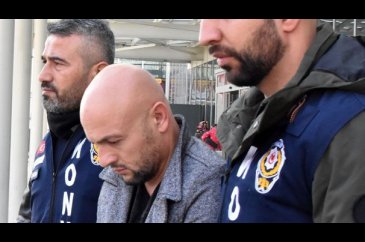 Boşandığı kadını ve arkadaşını öldürdü! Babasını arayıp...
