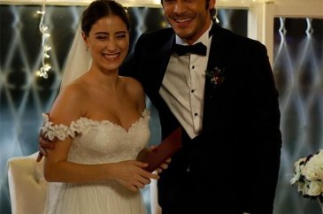 Bizim Hikaye 52. bölüme Filiz'in düğün sabahı giydiği gecelik damga...