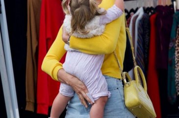 Irina Shayk kızı Lea de Seine Cooper ile pazarda