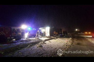 Otobüs devrildi 3 ölü 35 yaralı
