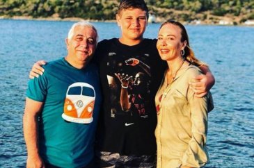 Suat Sungur eşi Ahu Sungur ile evlilik yıldönümünü kutladı
