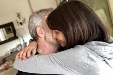 Arzum Onan-Mehmet Aslantuğ çiftinden romantik yeni yıl mesajı
