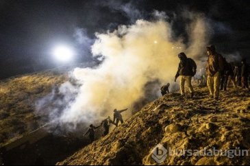 ABD'den göçmenlere göz yaşartıcı gazla müdahale