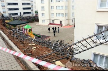  Kahramanmaraş'ta istinat duvarı çöktü 