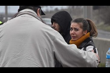 Genç kız yol kenarında dehşeti yaşadı!
