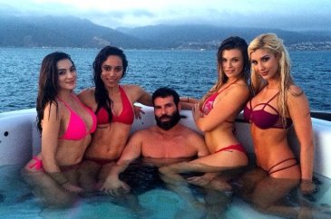 Instagram'ın Playboyu'dan Bilzerian çatıdan çıplak model fırlattığı...