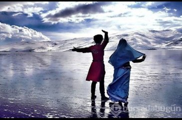 Çıldır Gölü'nde buzlarla görsel şölen
