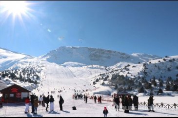 Ergan Dağı'nda 'kış manzaralı' yamaç paraşütü