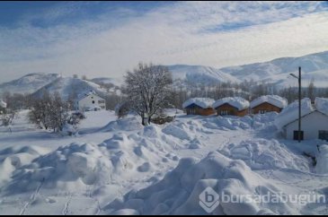Tunceli'de bir ilçe kar nedeniyle görünmez oldu
