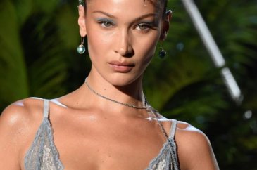 Bella Hadid: Tanıştıktan sonra heyecandan titremiştim
