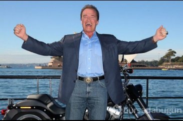Arnold Schwarzenegger'in meşhur pozunu oğlu verdi