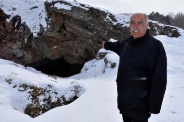 İçi suyla dolu gizemli mağara keşfedilmeyi bekliyor
