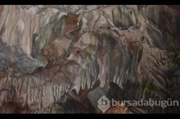 Öğrenciler şans eseri sarkıt ve dikitler bulunan mağara buldu
