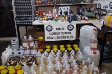 Evini elektronik sigara imalathanesine çevirmiş