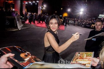 Sibel ortaya çıktı

