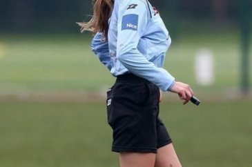 Karolina Bojar güzelliği ile büyülüyor
