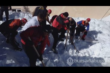 Bursa Uludağ'da çok sayıda kişi kar altında kaldı!
