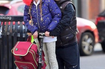 Peter Dinklage kızıyla aynı scooter'da