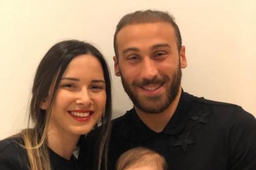 Cenk Tosun'dan oğlu ve eşiyle paylaşım (Ünlü babalar ve çocukları)