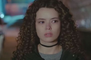 Seray Kaya, babasına sosyal medyadan çok acı sözlerle veda etti
