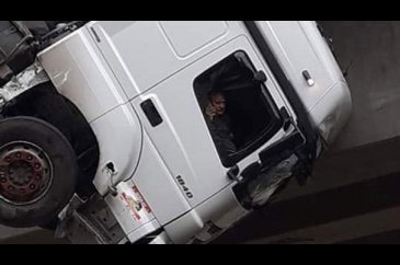 Aşağıya bakmaya kimse cesaret edemedi! O kurtarılmayı böyle bekledi

