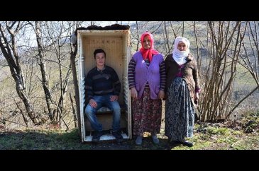 Dolaptan durak yaptı
