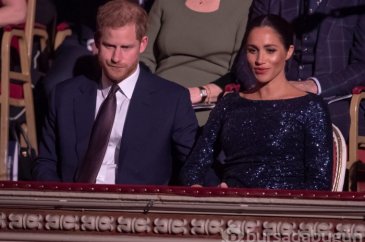 Düşes Meghan'ın başı babası ile dertte! Kraliyetten uyarı geldi
