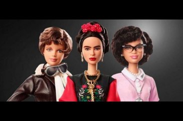 Barbie'den tekerlekli sandalyeli ve protezli bebek