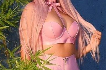 Demi Rose büyüledi

