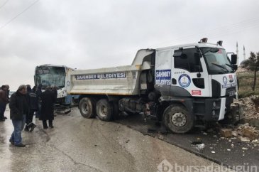 Halk otobüsü ile kamyon çarpıştı: 5 yaralı