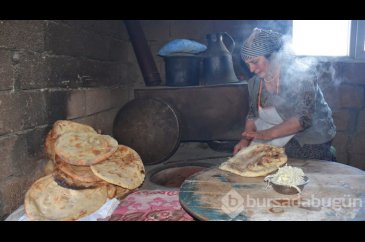 Soğuk havada sofralar tandır ekmeğiyle "ısınıyor"
