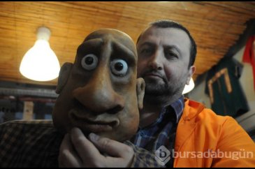 Hayalleri uğruna mesleğinden vazgeçerek kuklabaz oldu
