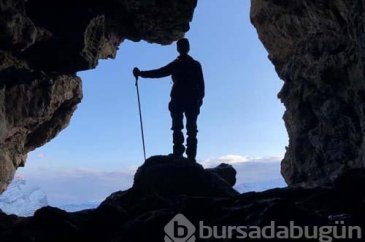 Hakkari'de dağcıların keşfettiği 'damla taş' mağarası
