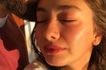 Neslihan Atagül ile eşi Kadir Doğulu bir reklam filminden 1 milyon ...