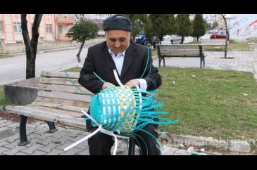 Ambalaj atıklarından 20 yıldır çanta yapıyor

