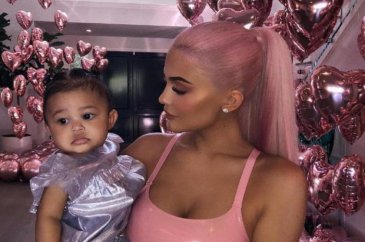 Kylie Jenner estetik iddialarını yalanladı
