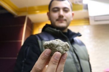 'Şifalı' deyip killi toprak yiyorlar!
